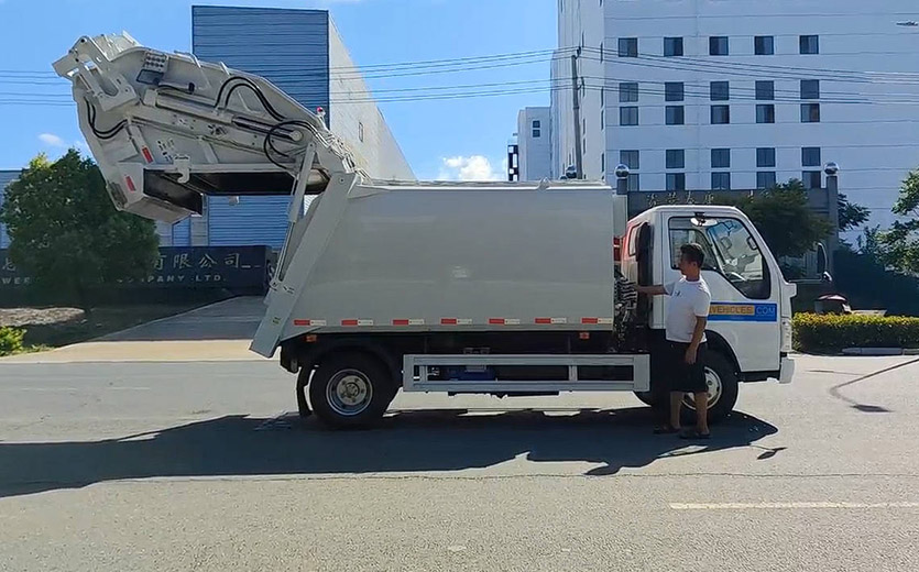 ISUZU ELF 130HP 7CBM Rear Loader Compactor Garbage Truck